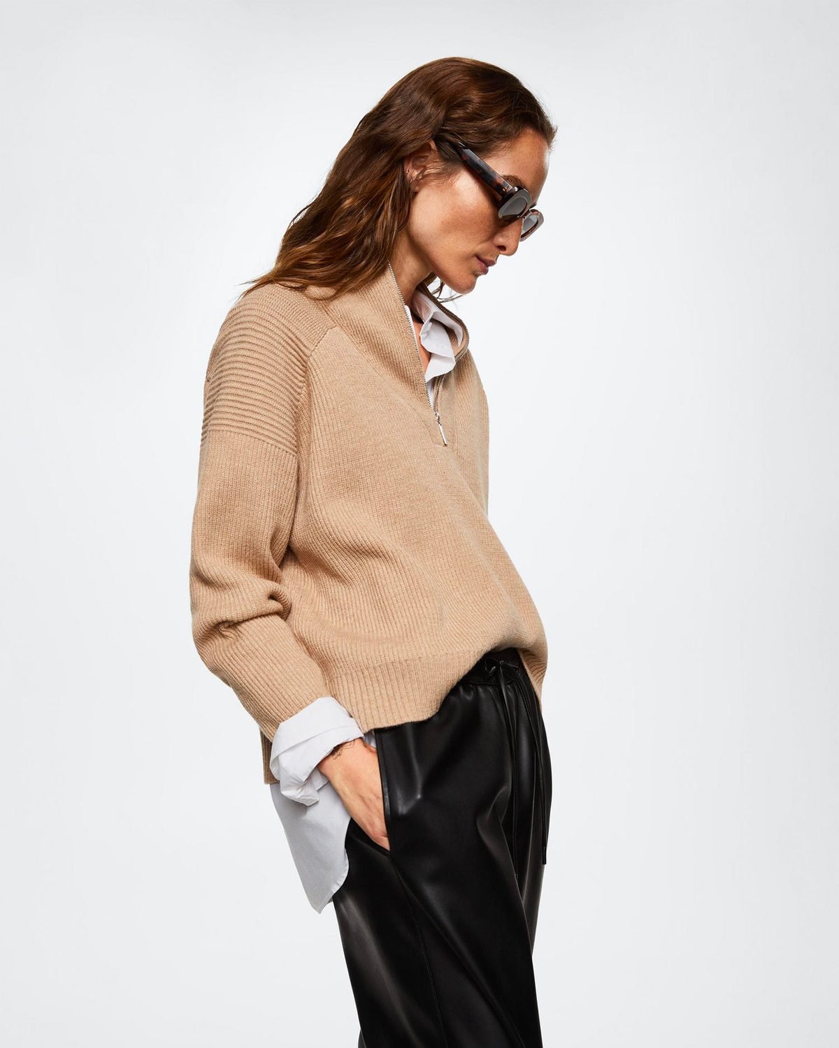 Leather-effect-elastic-waist-trousers1.jpg